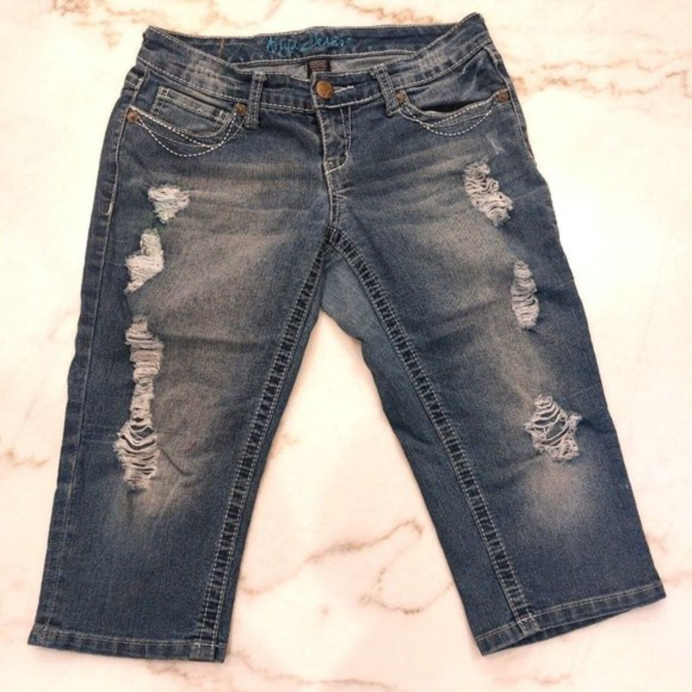 Ariya Capri Jeans Women's 3/4 Juniors Blue Denim Distressed Low Rise 28X24 - Picture 1 of 8